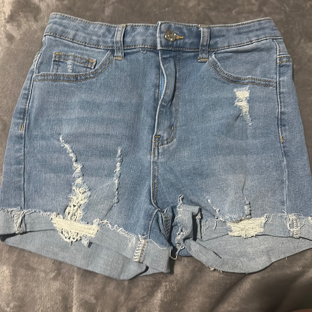 light blue distressed jean shorts